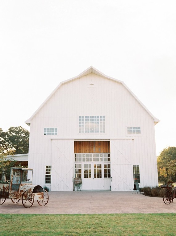 Gorgeous fine art fall wedding at the White Sparrow Barn in Dallas