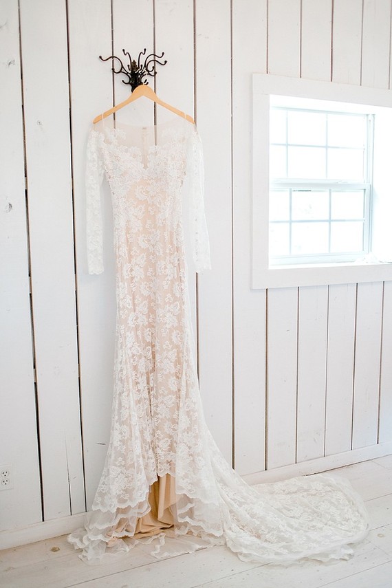Gorgeous fine art fall wedding at the White Sparrow Barn in Dallas