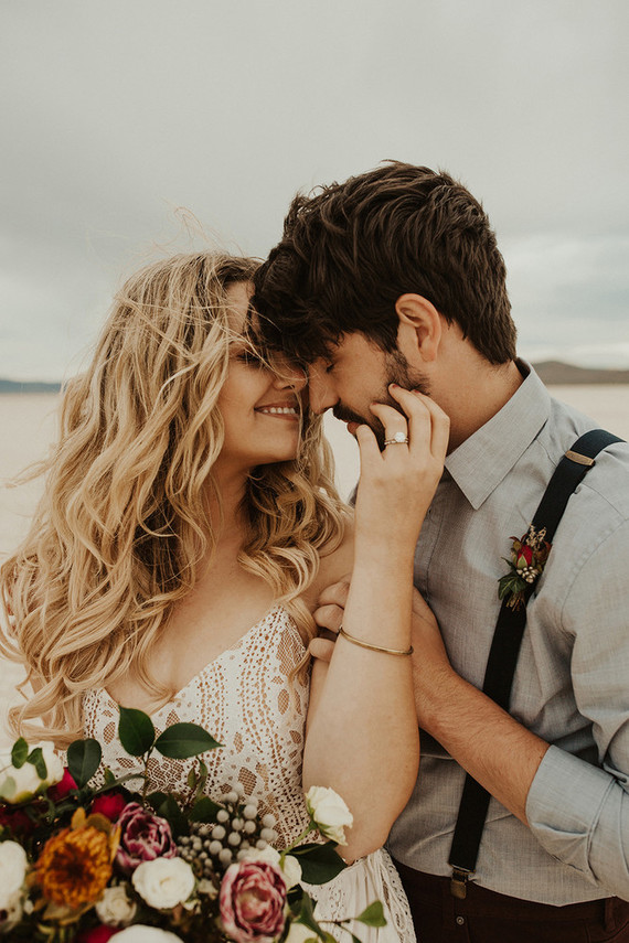 Lunar picnic elopement in the Alvord Desert Inspiration