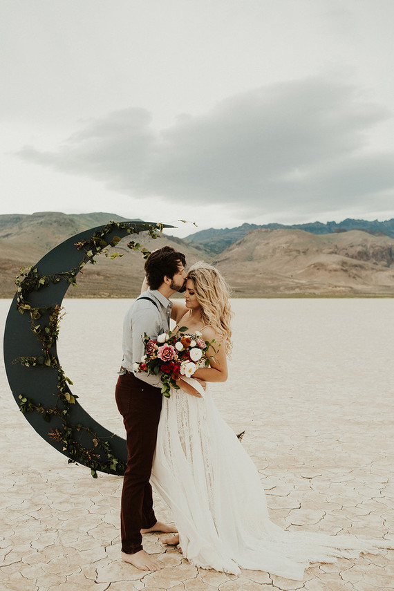 Lunar picnic elopement in the Alvord Desert Inspiration
