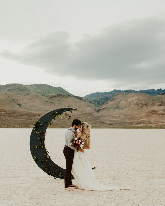 Lunar picnic elopement in the Alvord Desert Inspiration