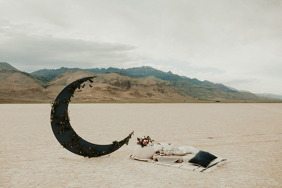 Lunar picnic elopement in the Alvord Desert Inspiration
