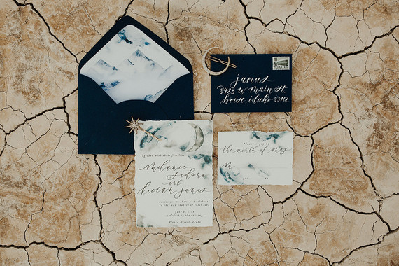 Lunar picnic elopement in the Alvord Desert Inspiration