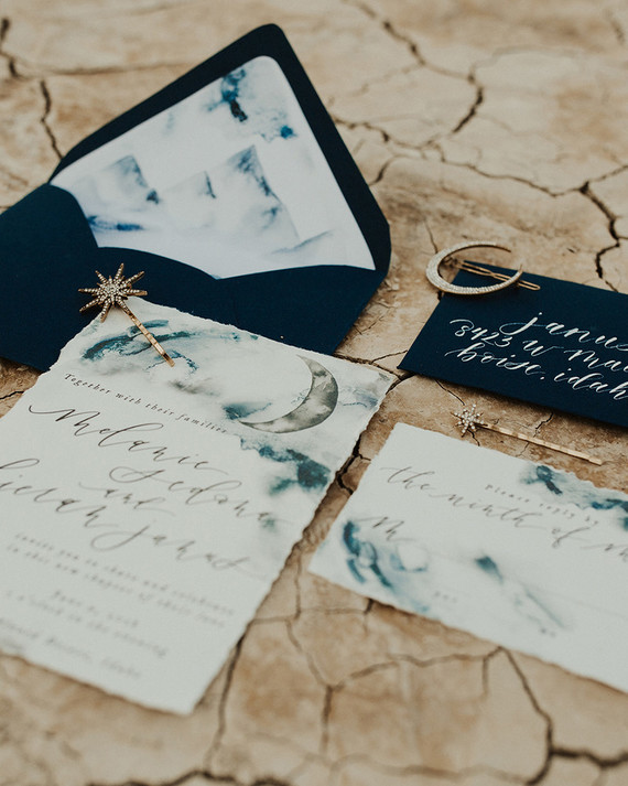 Lunar picnic elopement in the Alvord Desert Inspiration