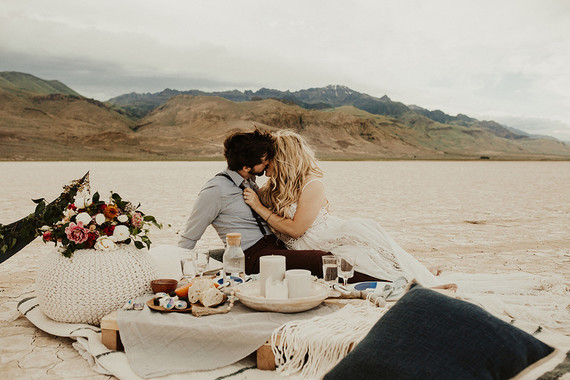 Lunar picnic elopement in the Alvord Desert Inspiration