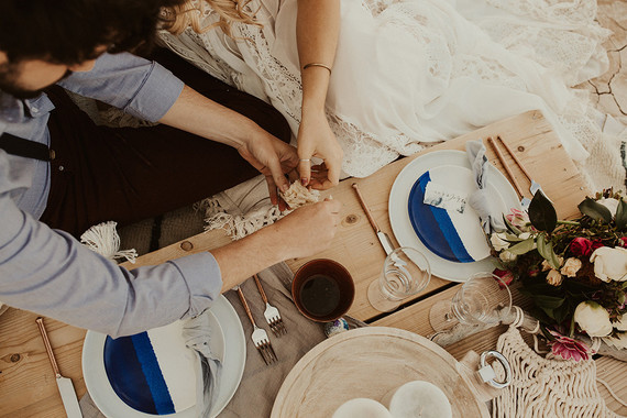 Lunar picnic elopement in the Alvord Desert Inspiration