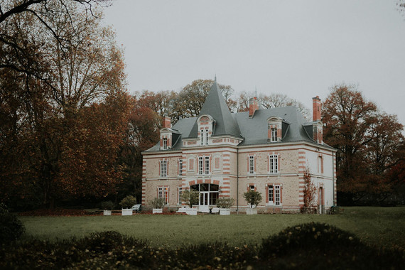 Dramatic candlelight autumn wedding in the French countryside