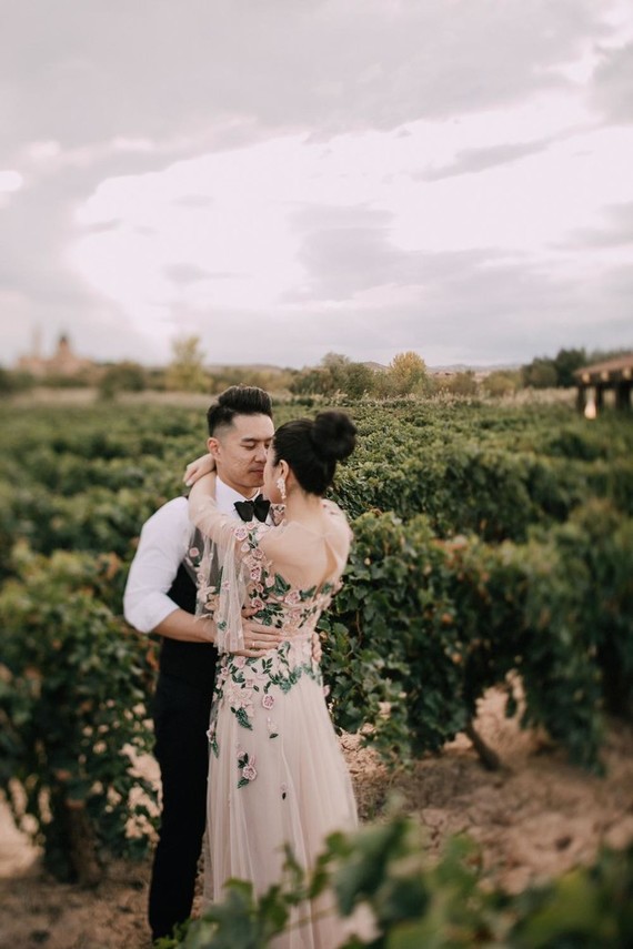 A moody dream garden wedding for a fashion forward couple at Palacio Villahermosa in Spain