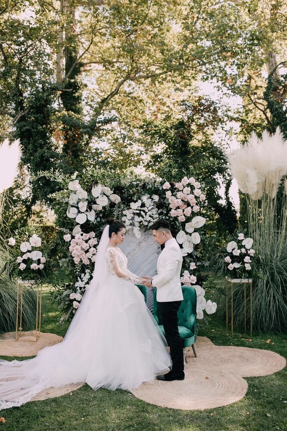 A moody dream garden wedding for a fashion forward couple at Palacio Villahermosa in Spain