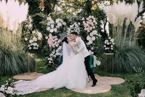 A moody dream garden wedding for a fashion forward couple at Palacio Villahermosa in Spain