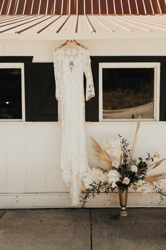 Rustic boho Kansas City barn wedding