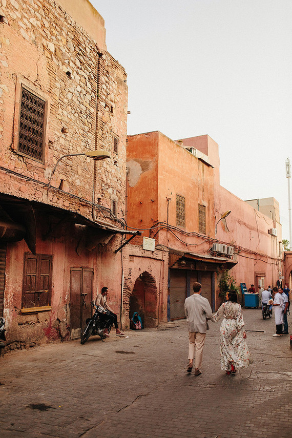 The ultimate in laid back desert chic is this stylish wedding in the Agfay desert outside of Marrakesh