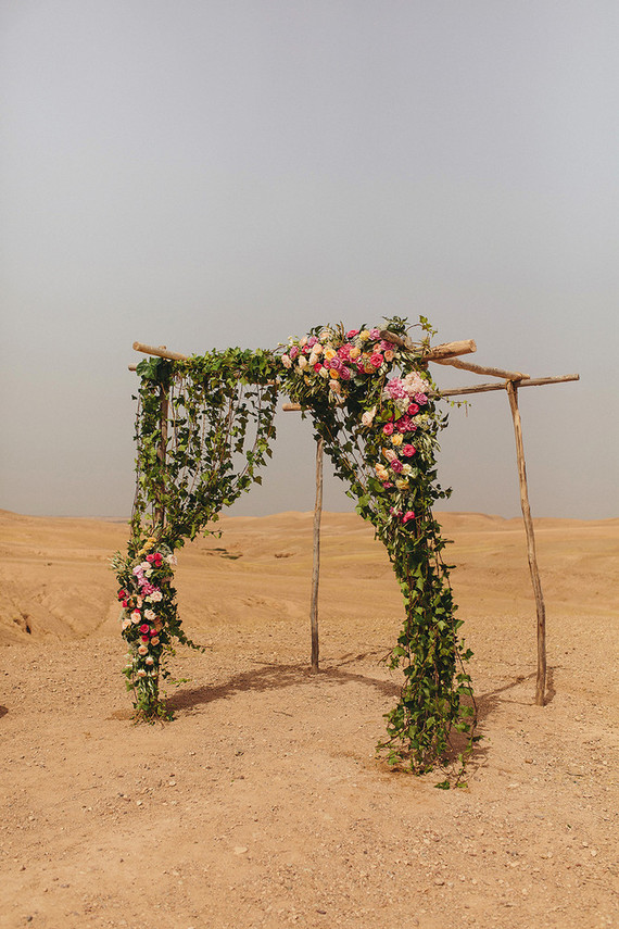 The ultimate in laid back desert chic is this stylish wedding in the Agfay desert outside of Marrakesh