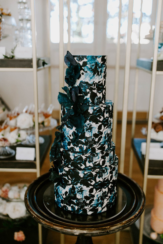 Floral wedding cake
