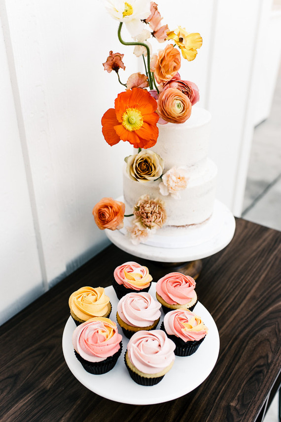 Colorful spring floral wedding in Southern California at Oakridge Farmhouse