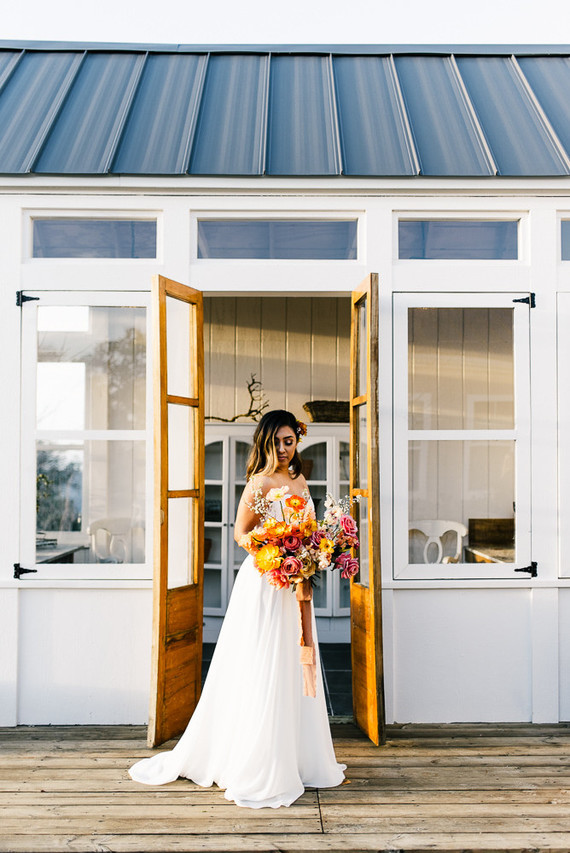 Colorful spring floral wedding in Southern California at Oakridge Farmhouse