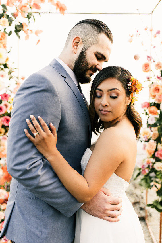 Colorful spring floral wedding in Southern California at Oakridge Farmhouse