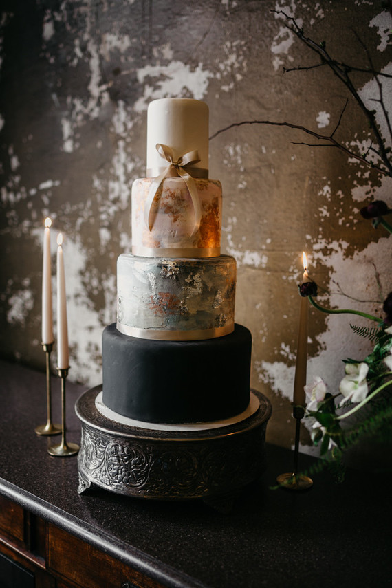 gorgeous wintery 4-tier wedding cake