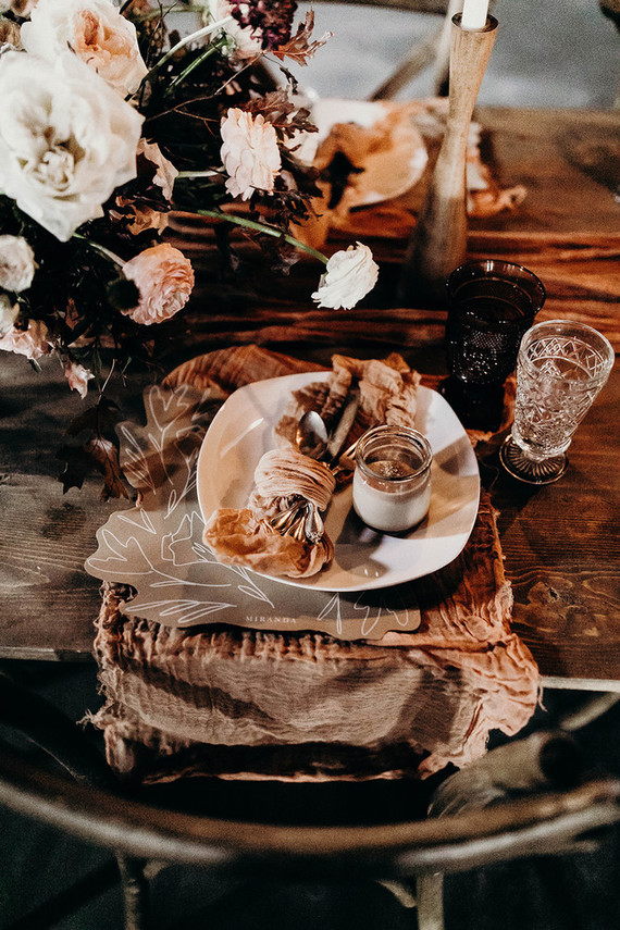 how to plan a minimalist fall elopement with modern rustic details