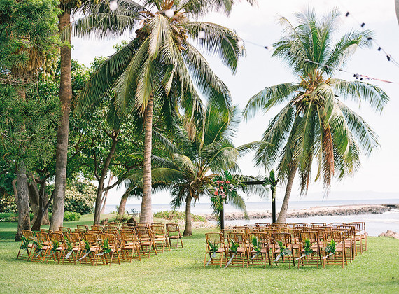 Tropical wedding in Maui at the Olowalu Plantation House