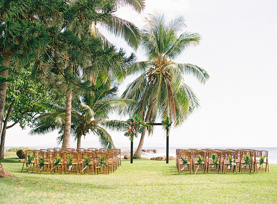 Tropical wedding in Maui at the Olowalu Plantation House