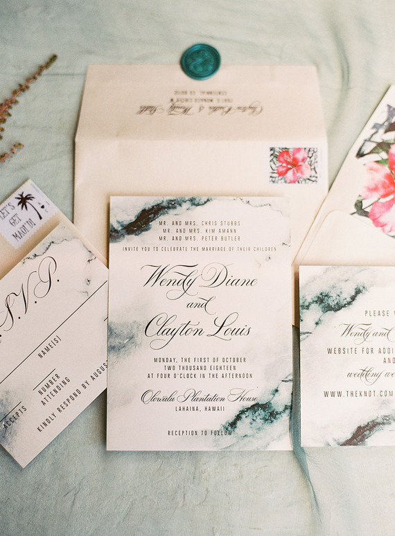 Tropical wedding in Maui at the Olowalu Plantation House