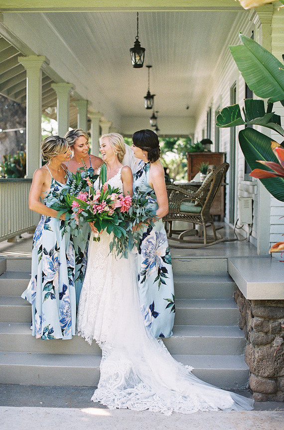 Tropical wedding in Maui at the Olowalu Plantation House