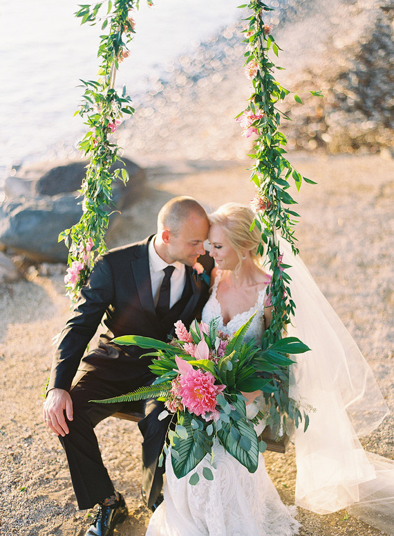 Tropical wedding in Maui at the Olowalu Plantation House