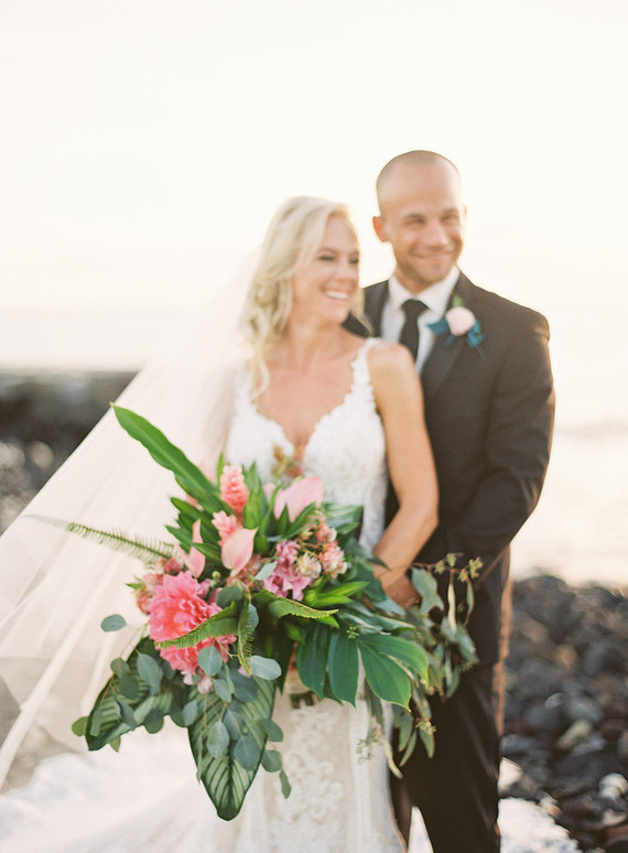 Tropical wedding in Maui at the Olowalu Plantation House