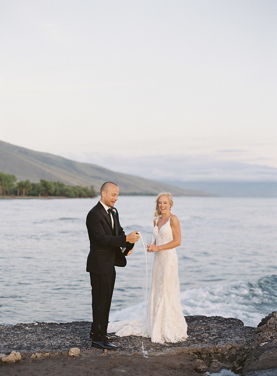 Tropical wedding in Maui at the Olowalu Plantation House