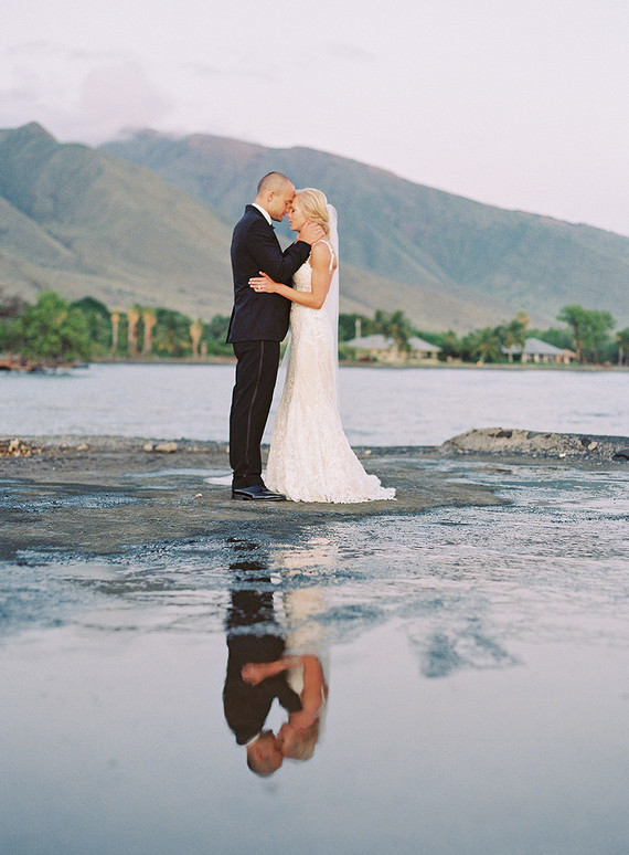 Tropical wedding in Maui at the Olowalu Plantation House