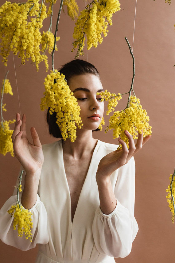 Modern mauve and yellow wedding palette and bridal inspo