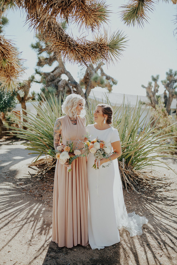 Folksy Joshua Tree wedding with the ultimate desert color palette