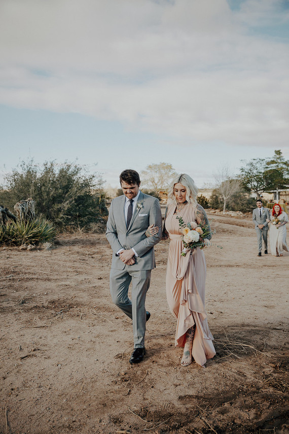Folksy Joshua Tree wedding with the ultimate desert color palette