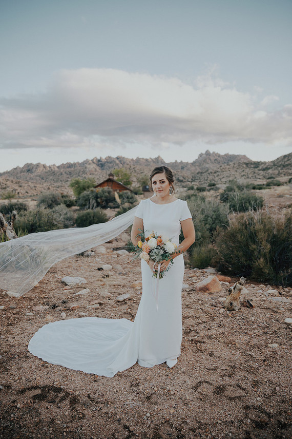 Folksy Joshua Tree wedding with the ultimate desert color palette