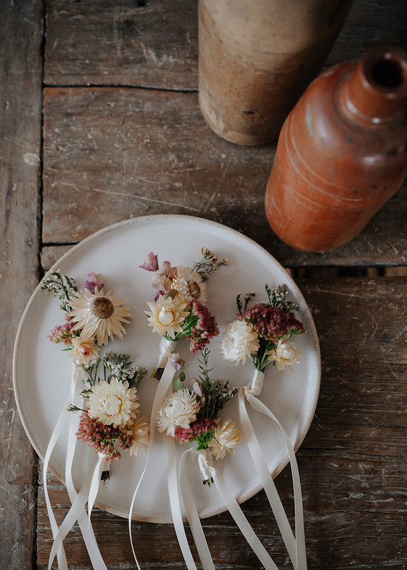 Folksy Joshua Tree wedding with the ultimate desert color palette
