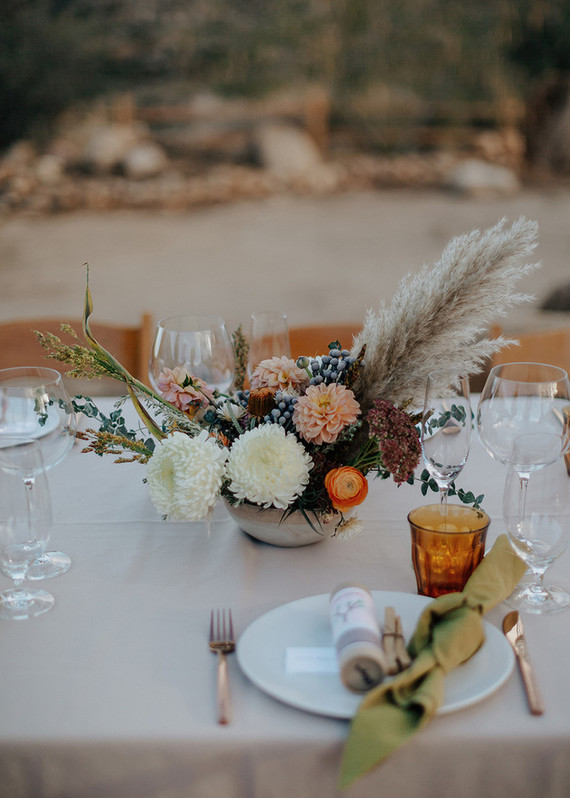 Folksy Joshua Tree wedding with the ultimate desert color palette