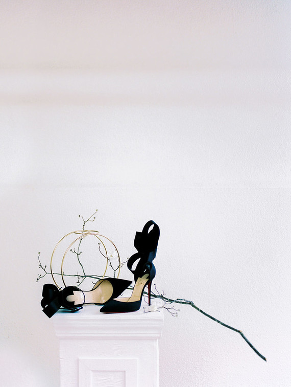 Black and white wedding ideas inspired by Greek Mythology