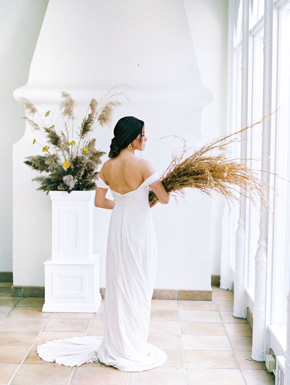 Black and white wedding ideas inspired by Greek Mythology