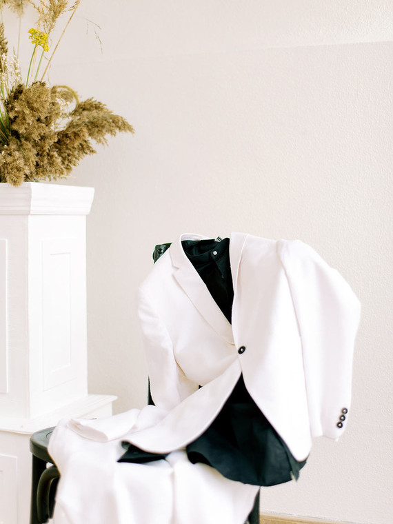 Black and white wedding ideas inspired by Greek Mythology
