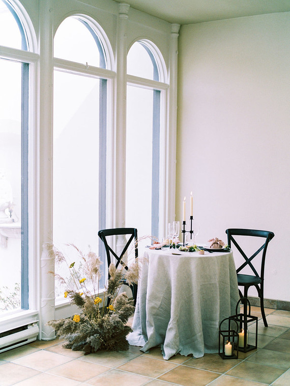 Black and white wedding ideas inspired by Greek Mythology