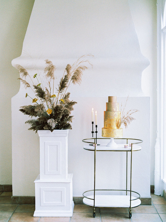 Black and white wedding ideas inspired by Greek Mythology