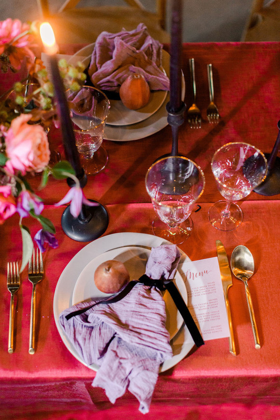 Bright moody spring wedding inspo with a dramatic floral curtain