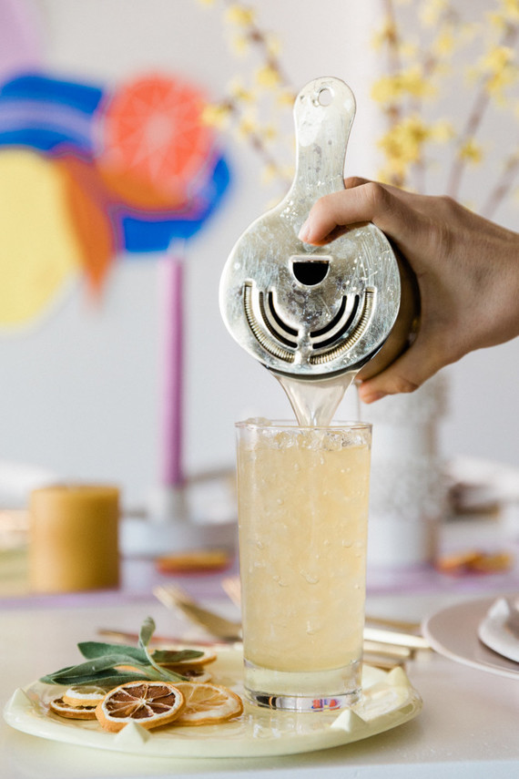 Modern spring tablescape ideas plus 3 spring cocktails