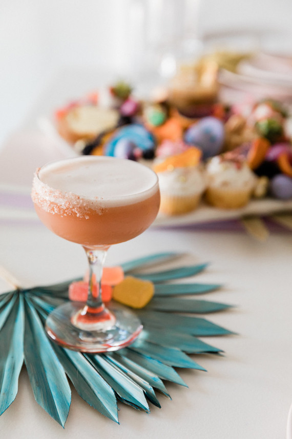 Modern spring tablescape ideas plus 3 spring cocktails