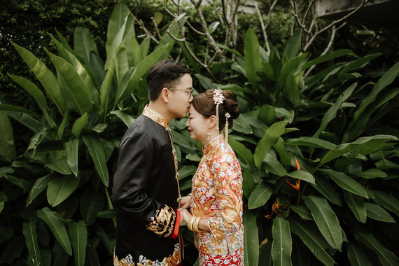 Tropical fall wedding in Thailand with rust and peachy accents