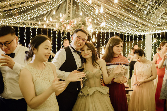 Tropical fall wedding in Thailand with rust and peachy accents