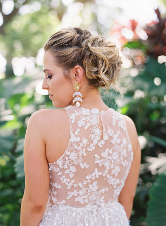 Romantic Hawaii wedding with an insanely cool dress, inspired by a Maui sunset