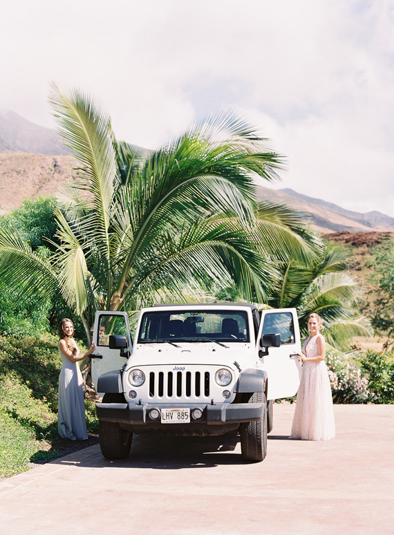 Romantic Hawaii wedding with an insanely cool dress, inspired by a Maui sunset