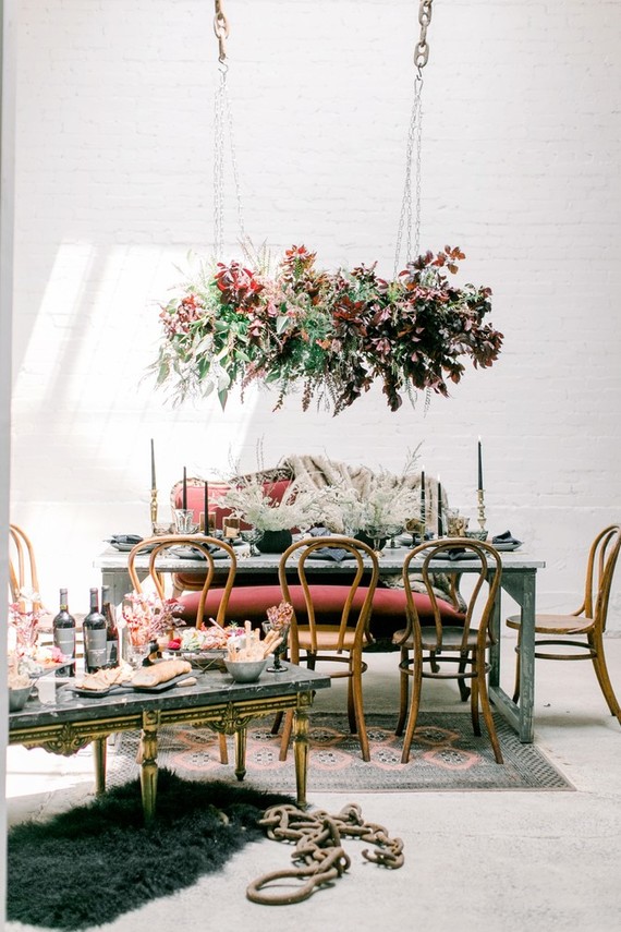 Game of Thrones wedding vibes in this darkly elegant dinner party